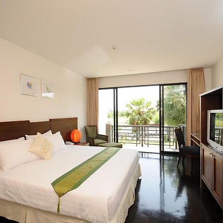 Nakhon Chai Si Suwan Golf & Country Clubゲストハウス エクステリア 写真