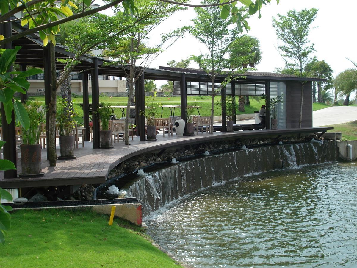 Nakhon Chai Si Suwan Golf & Country Clubゲストハウス エクステリア 写真