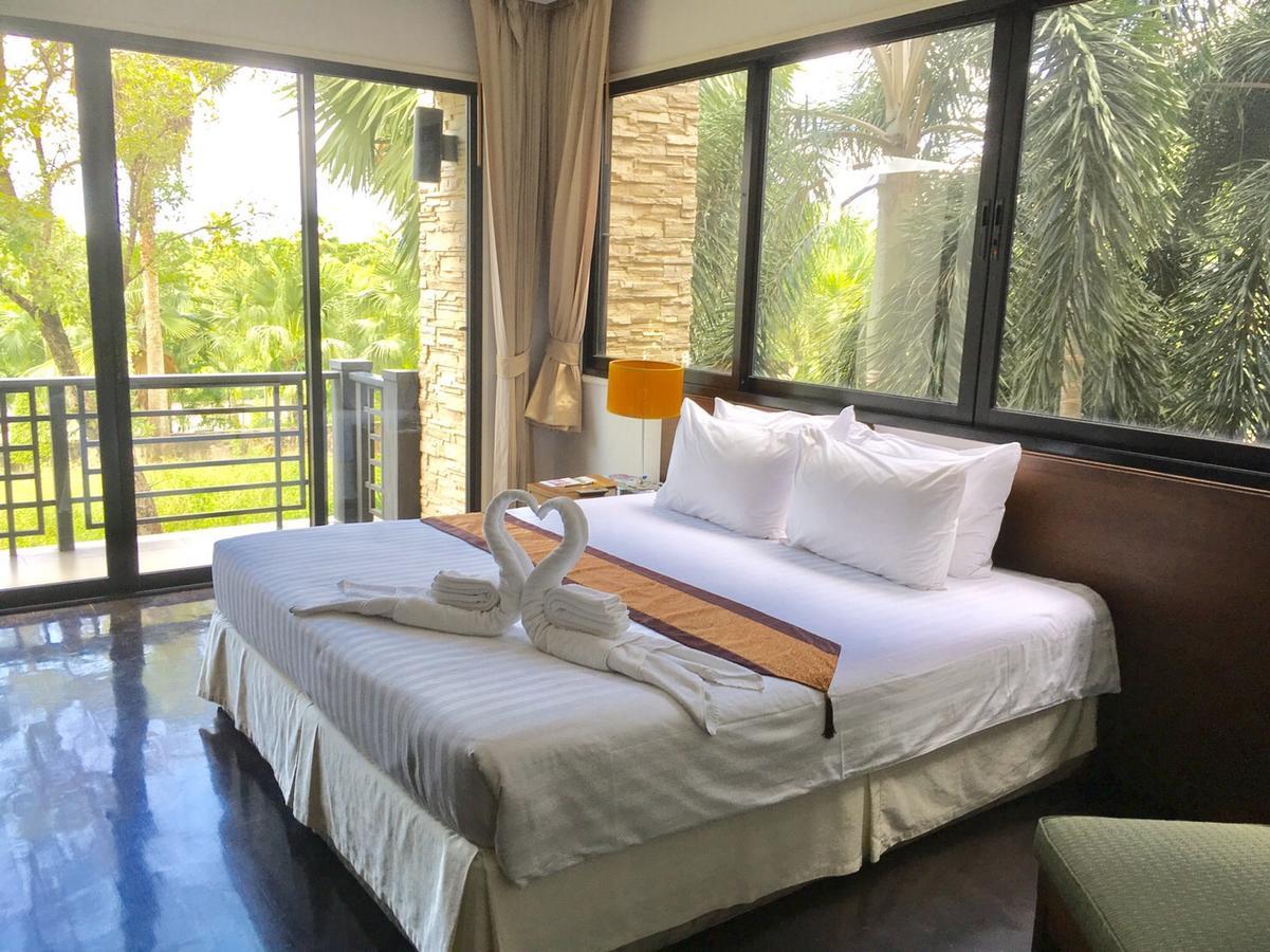 Nakhon Chai Si Suwan Golf & Country Clubゲストハウス エクステリア 写真